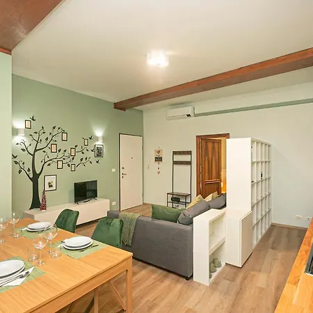 Homes In - Song Apartment